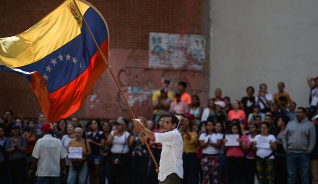 El llamado se produce en medio del rechazo de la oposición venezolana a cualquier solución que no implique una salida de Maduro del poder. AFP