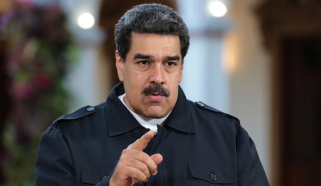 El miércoles, Maduro denunció que militares desertores, convertidos en "mercenarios", conspiraban desde Colombia para dividir a la Fuerza Armada. AFP