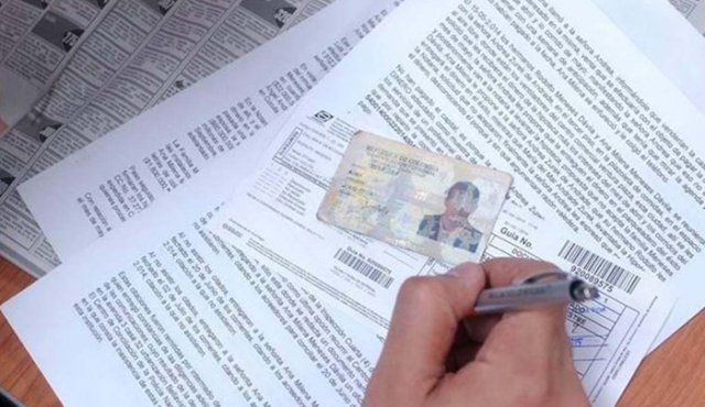 La policía recomendó a quienes vayan a tramitar la licencia de conducción que lo hagan a través de las autoridades de tránsito y transporte autorizadas, nunca con particulares.
Archivo