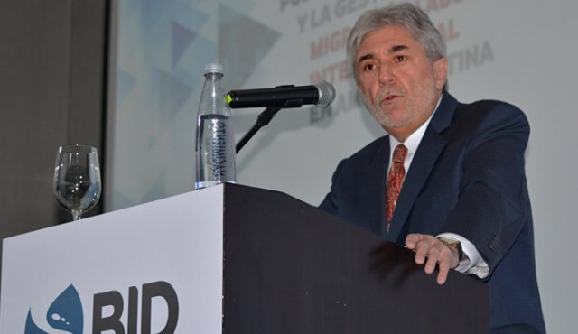 Rafael de la Cruz, gerente de departamento de los Países del Grupo Andino (CAN), dijo que la empleabilidad evita que los migrantes sean un problema. BID