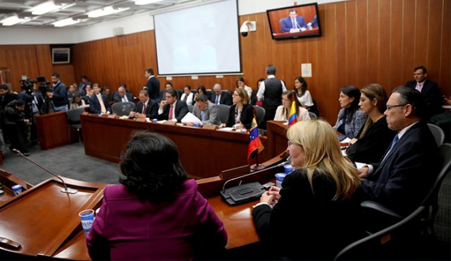 La sesión fue presidida por el senador Efraín Cepeda. Colprensa