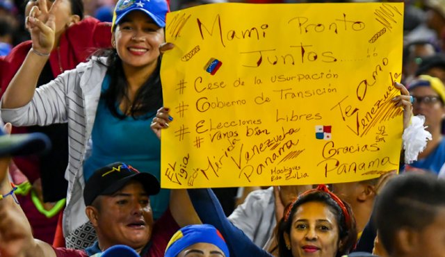 Varias personas se han manifestado a favor de las elecciones libres. AFP