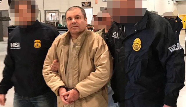 La fiscalía calcula que el Chapo, célebre por sus dos espectaculares fugas de prisiones mexicanas, facturó 14.000 millones de dólares entre 1989 y 2014, pero no ha logrado hallarle ni un centavo. AFP