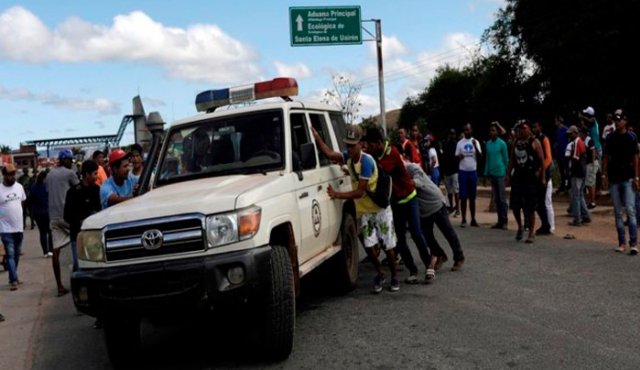 Un grupo de indígenas se reveló contra los uniformados en la forntera con Brasil. www.venezuelaaldia.com