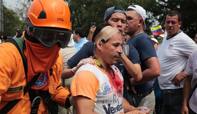 Los disturbios en Cúcuta por el frustrado paso de las ayudas humanitarias hacia Venezuela dejaron un saldo de al menos 285 personas heridas. César Obando