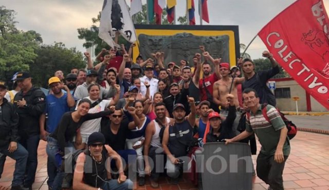 Según expertos, se asemejan a otros grupos como la Guardia de la Revolución Islámica de Irán y los Comité de Defensa de la Revolución (CDR) de Cuba. Fotos Eilyn Cardozo / La Opinión