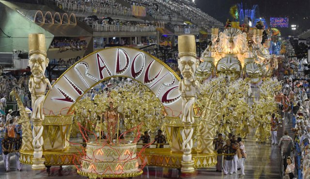 Se espera que siete millones de personas incluido un millón y medio de turistas participen de esta gigantesca fiesta al aire libre. AFP