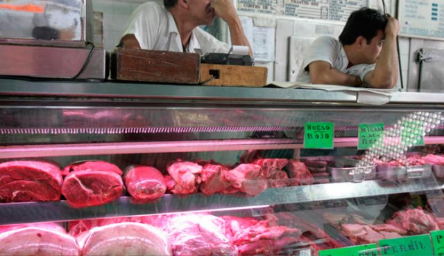 Figueroa agregó que toda esta situación traerá como consecuencia inmediata una escasez mucho más fuerte de carne, leche y queso, que constituyen el principal aporte proteico en la dieta de los venezolanos. Internet