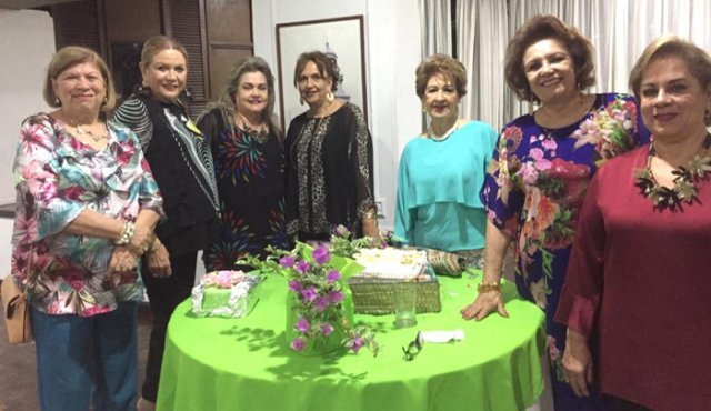 Carolina Figueredo, Blanca Victoria Sanclemente, Susy Suárez, Hortensia de Montañez, Esperanza de la Cuadra, Nelly Rubio y Teresa de González. Cortesía