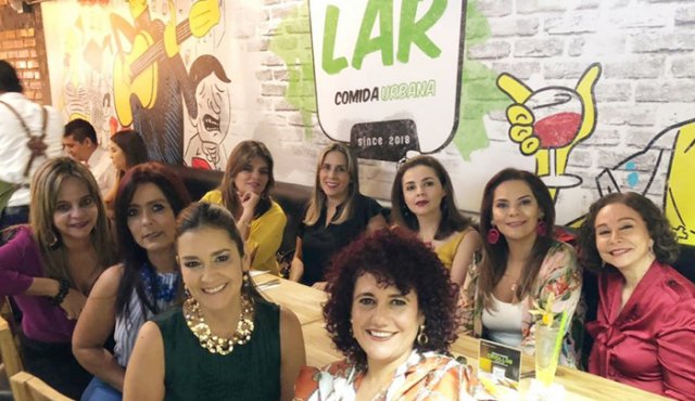 Dora Haddad, María Isabel Arguijo, Claudia Cuberos, Solangel Suescún,Silvia Abrajím, Natalia Haddad, Jimena Ramírez, María Juliana Leiva y Emira Figueroa. Cortesía