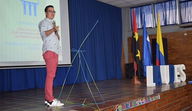 En el auditorio Andrés Entrena. Geraldine León / La Opinión