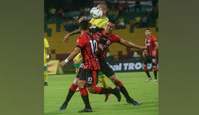 Sólo siete clubes cumplen con la marca. Colprensa