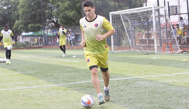 El jugador estaría pidiendo una remuneración de 100 mil dólares, unos 300 millones de pesos. Archivo / La Opinión