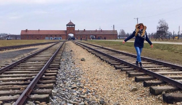 Esta es una de las imágenes que publicaron en redes con el mensaje en el que piden respeto.
@AuschwitzMuseum