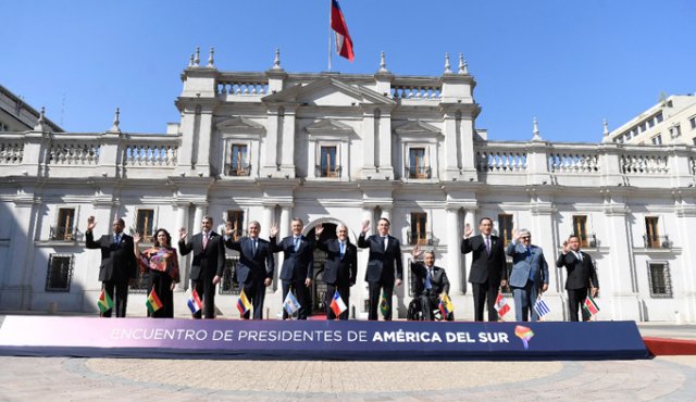 Los presidentes de Chile, Sebastián Piñera; Argentina, Mauricio Macri; Brasil, Jair Bolsonaro; Colombia, Iván Duque; Ecuador, Lenín Moreno; Paraguay , Mario Abdo; y Perú, Martín Vizcarra con las delegaciones de Uruguay, Guyana, Bolivia y Surinam, en la instalación de Prosur. Colprensa