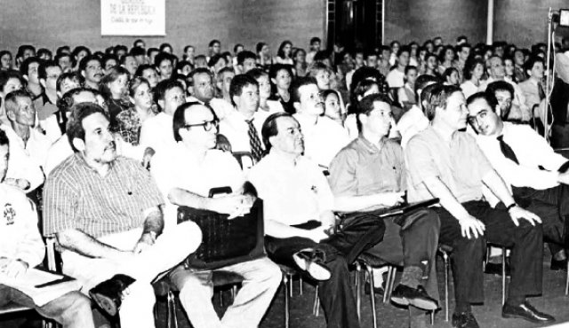 En ella recordamos, en primer plano de izquierda a derecha a Fernando Landínez, Ricardo Zárate Caballero, Álvaro Salgar Villamizar, José Félix Lafaurie, el Contralor Carlos Ossa Escobar y su delegado local Donamaris Ramírez Lobo. La Opinión