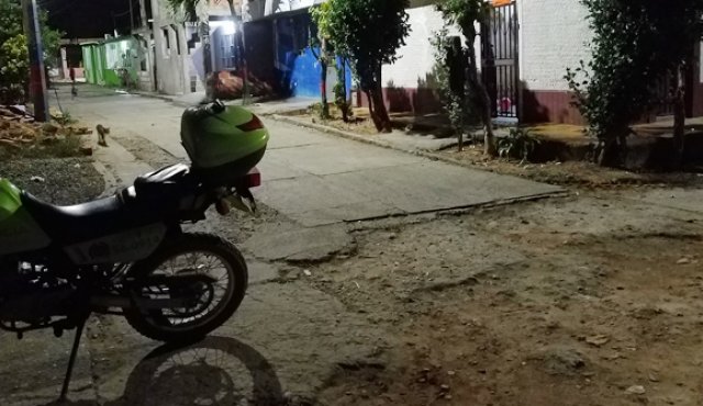 El hombre cayó a mitad de la cuadra cuando corría herido a bala. La Opinión