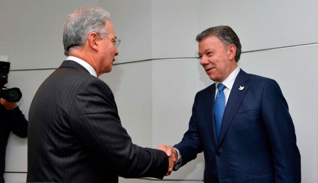 Expresidentes colombianos Álvaro Uribe y Juan Manuel Santos. Colprensa