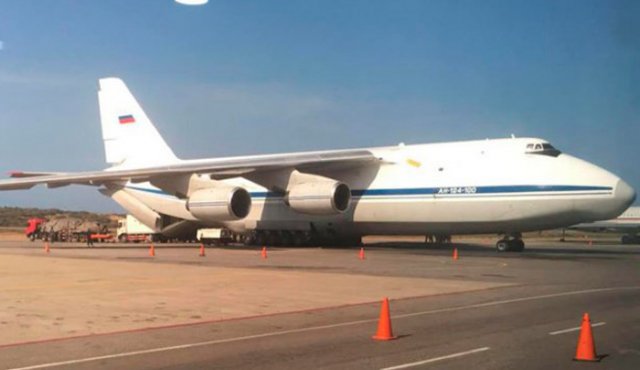 El domingo se dio a conocer que un avión con bandera de Rusia se encontraba en el aeropuerto de Maiquetía.
Tomada de Twitter
