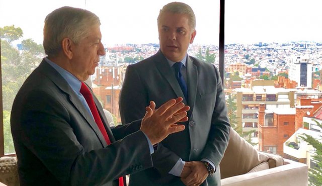 Instantes de la reunión entre el expresidente César Gaviria Trujillo y el presidente electo Iván Duque. Colprensa