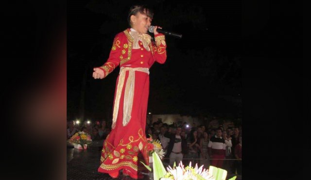 Meliam Zaraza, 9 años, está comprometida con la paz del Catatumbo y para promover la convivencia pacífica utiliza la ranchera y las baladas. Cortesía