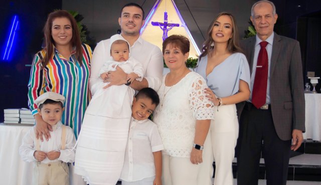 Angélica Garavis, Ian Naví Calderón, Raúl Garavis, Abraham Garavis Rivera, Oscar Camacho, Luz Marina Uribe, Dayhanna Rivera y Raúl Garavis. Juan Pablo Cohen