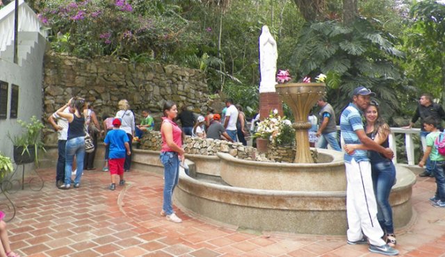 Uno de los puntos más visitados en esta temporada es el Santuario del Agua de la Virgen de Torcoroma. Cortesía