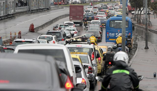 En Bogotá y Medellín se han declarado tres alertas ambientales por la mala calidad del aire. Colprensa
