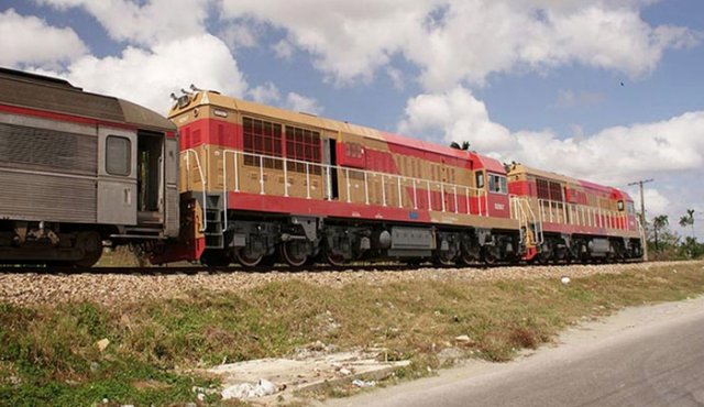 El ferrocarril cubano transportaba a 34 millones de pasajeros por año en el década de 1990, y hoy solo siete millones. Internet