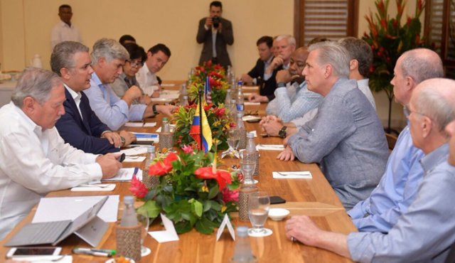 El republicano McCarthy destacó el liderazgo de Duque para afrontar la crisis generada por Maduro, del que dijo creó una "dictadura criminal" que afecta a las personas que buscan su libertad. Tomada de Twitter