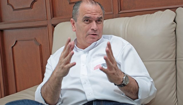Carlos Luna Romero termina su periodo como presidente ejecutivo de la Cámara de Comercio de Cúcuta. Uno de los principales desafíos que enfrentó fue el cierre de la frontera con Venezuela. Mario Caicedo / La Opinión