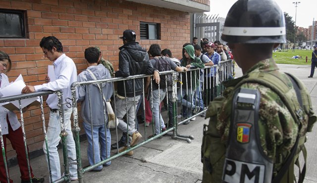 Concede amnistía a 714.361 colombianos que hasta el momento no han definido su situación militar. Colprensa