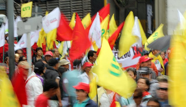 En apoyo al mitin de los trabajadores estatales que proponen un aumento de 7 puntos por encima del IPC. Colprensa