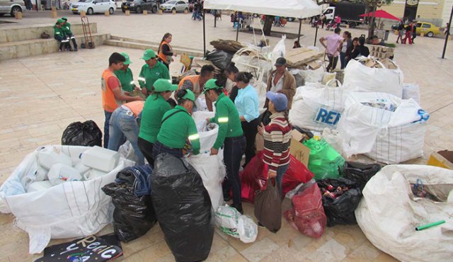 La Asociación Ambiental de Aseo y Reciclaje de Pamplona (Renacer) lideró una jornada de recolección. Roberto Ospino / La Opinión