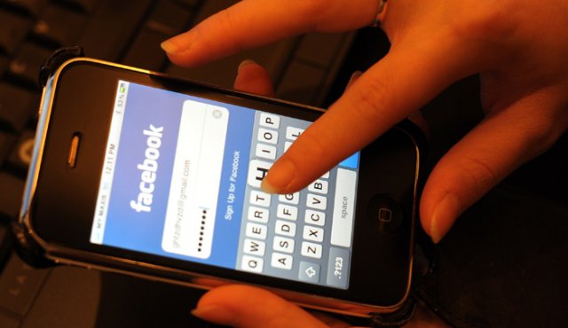 Las cuentas "falsas" pueden usarse, por ejemplo, para hacer circular campañas de desinformación con fines de manipulación política. Archivo