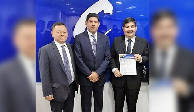 En Bogotá se oficializó la candidatura de Víctor Suárez por el Partido Conservador a la Alcaldía de Cúcuta, quien aparece acompañado por los congresistas Ciro Rodríguez y Juan Carlos García. Especial para La Opinión