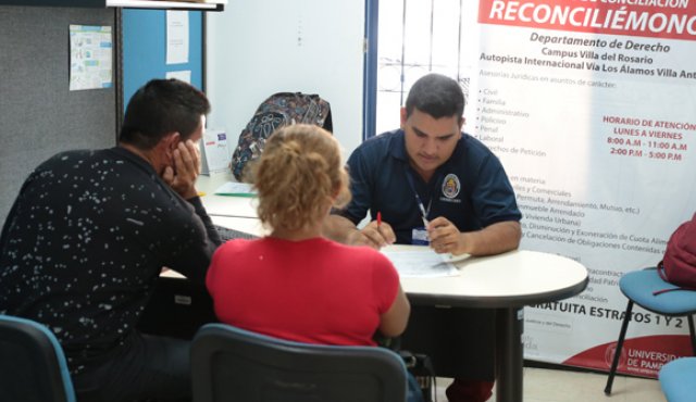 Durante los tres días que duró la Conciliatón se resolvieron unos 500 conflictos de habitantes de las comunas 3 y 4, en la Ciudadela La Libertad. César Obando