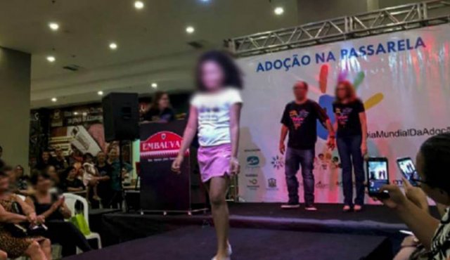 La Asociación de Jueces para la Democracia (AJD) divulgó un comunicado en el calificó el evento como un "retroceso al tiempo de la Conquista" y que "remitía" a las "ferias de esclavos". Tomada de Twitter @LuisNassif