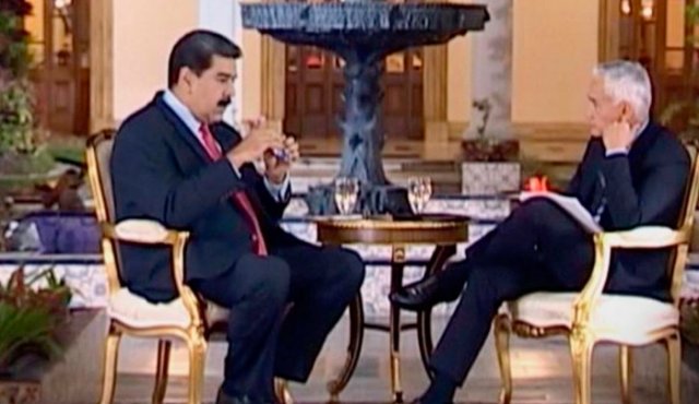 El presidente de Venezuela, Nicolás Maduro, en la entrevista que le concedió al periodista Jorge Ramos de Univisión. captura de video