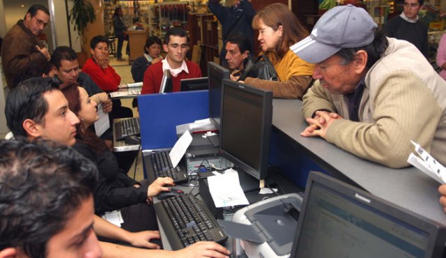 Los trabajadores independientes con contrato de prestación de servicios personales, los independientes por cuenta propia y los trabajadores independientes con contratos diferentes a prestación de servicios personales, deben efectuar el pago de la cotización al Sistema de Seguridad Social Integral, mes vencido sobre Ingreso Base de Cotización establecido. Colprensa