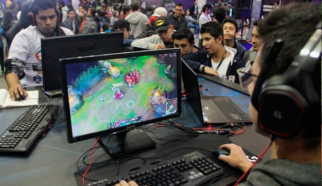 Videojuegos en Sofa. Colprensa