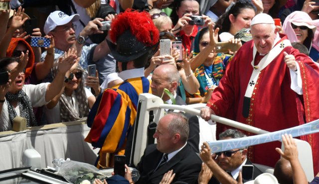 El papa ha multiplicado en las últimas semanas sus intervenciones a favor de los más desposeídos. AFP