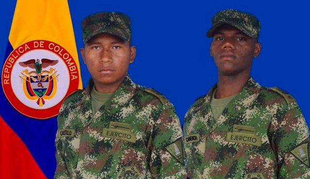 Los soldados Fredy José Castillo López oriundo de San Andrés de Sotavento, Córdova y Luis David Canencia Venecia, nacido en Cartagena, fallecieron tras el atentado de este domingo en la vía que de Tame conduce a Hato Corozal, Casanare. Colprensa