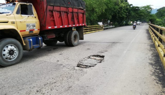 Debido a estas grietas, algunos motorizados han sido víctimas de accidentes. Cortesía