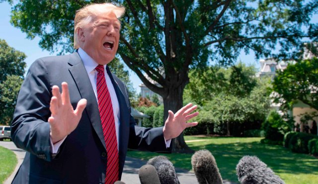“No hay nada malo con escuchar”, respondió el presidente de Estados Unidos cuando se le preguntó qué haría si recibiera una oferta de información sobre sus opositores de parte de Rusia o China. AFP