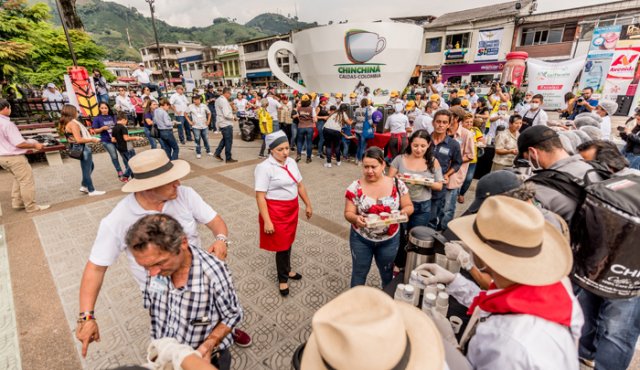 1.559 personas tuvieron el gusto de degustar 22.739 litros de café simultáneamente. Colprensa