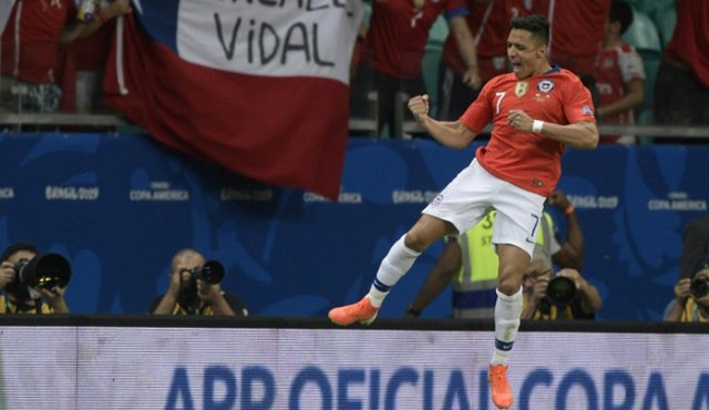 Alexis Sánchez celebra su gol para la victoria de Chile sobre Ecuador en partido del Grupo C de la Copa América. AFP