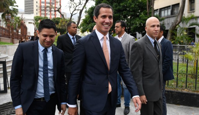 En el Parlamento venezolano, el líder opositor Juan Guaidó denunció “la desaparición forzosa” de un general.
AFP