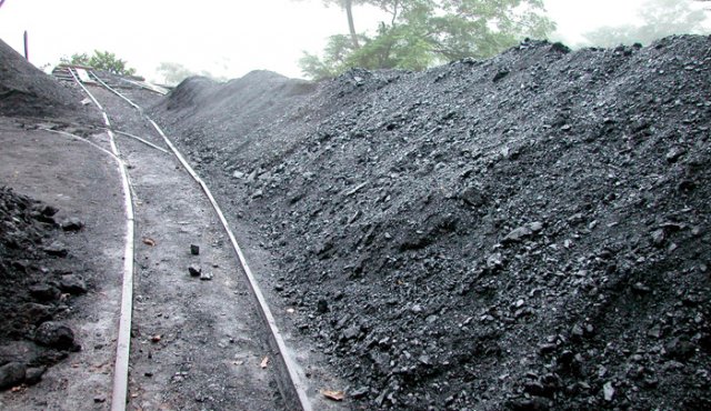 Así como ocurrió en febrero de este año, cuando la extorsión los tenía cercados obligando a los carboneros de esa región a un cierre forzado, cerca de 1.500 trabajadores dedicados a la actividad minera están afectados. Archivo