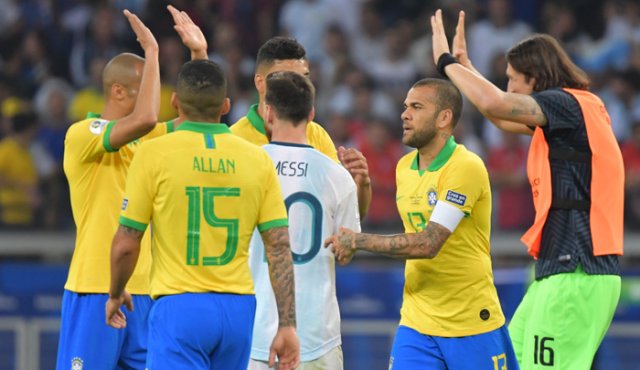 Brasil se verá el domingo en el Maracaná con el vencedor del duelo entre Chile y Perú. AFP
